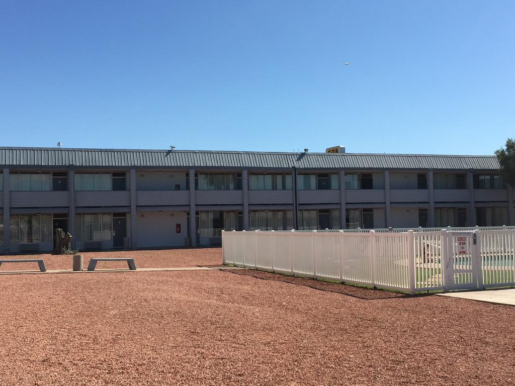 Ez 8爱尔波特汽车旅馆 凤凰城 外观 照片